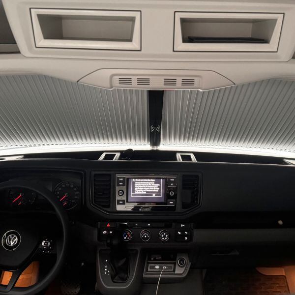 Przednia roleta Remis REMIfront do MAN TGE / VW Crafter ze schowkiem